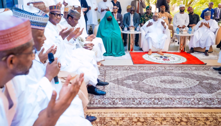 Shugaban Najeriya, Tinubu, a gidan Marigayi Muhammadu Buhari karo na biyu bayan rasuwarsa ranar Juma'a 19 ga Satumba 2025.