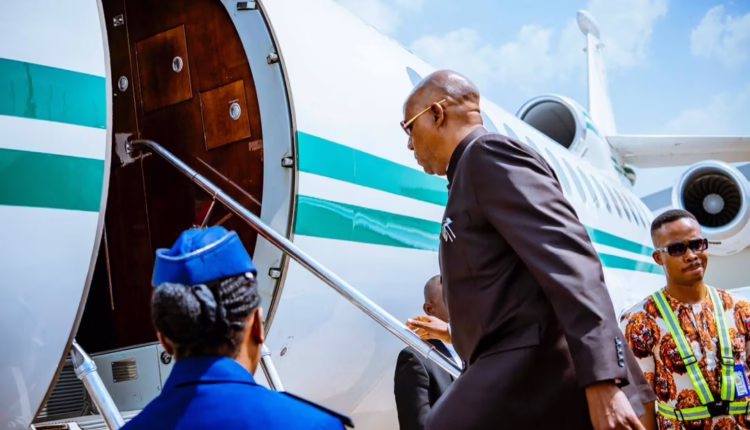 Mataimakin Shugaban Kasa, Kashim Shettima, lokacin da yake barin Najeriya don zuwa Afirka ta Kudu taron G20.