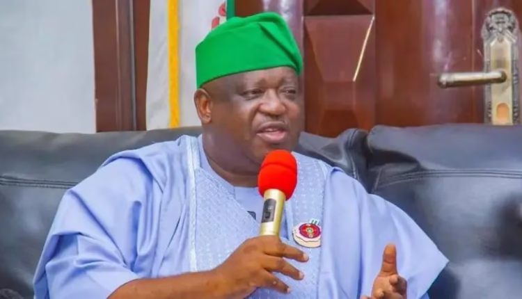 Gwamna Caleb Muftwang